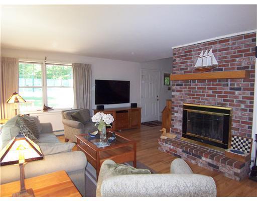 29 East Beach Road, Unit 37 Casco, ME 04015 - Photo 5 of 25 Living Room.
