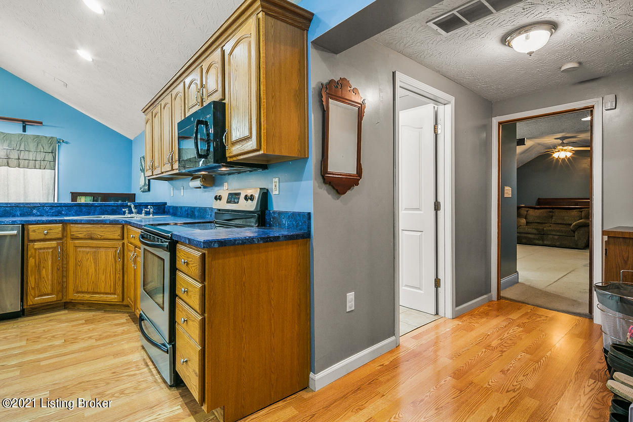 4167 Webb Road Simpsonville, KY 40067 - Photo 29 of 47 Hallway