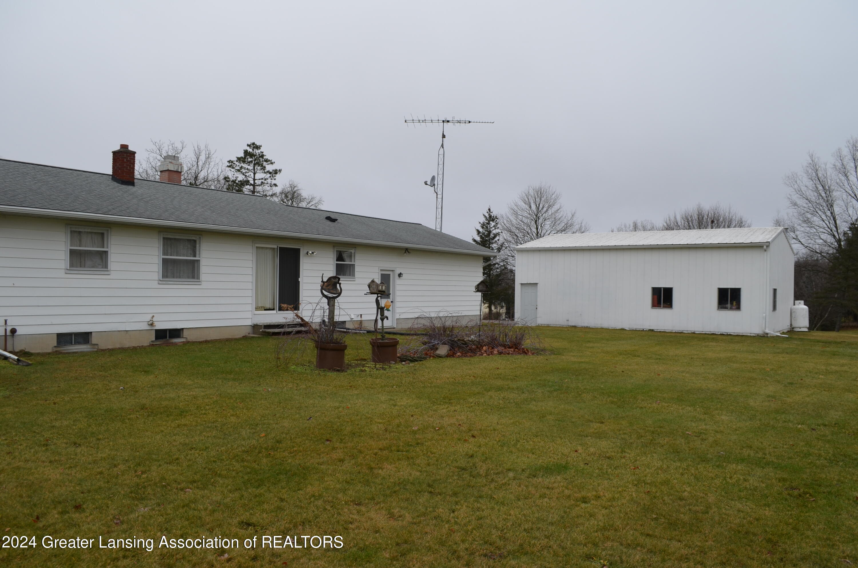 1815 South College Road Mason, MI 48854 - Photo 3 of 37 DSC_0165