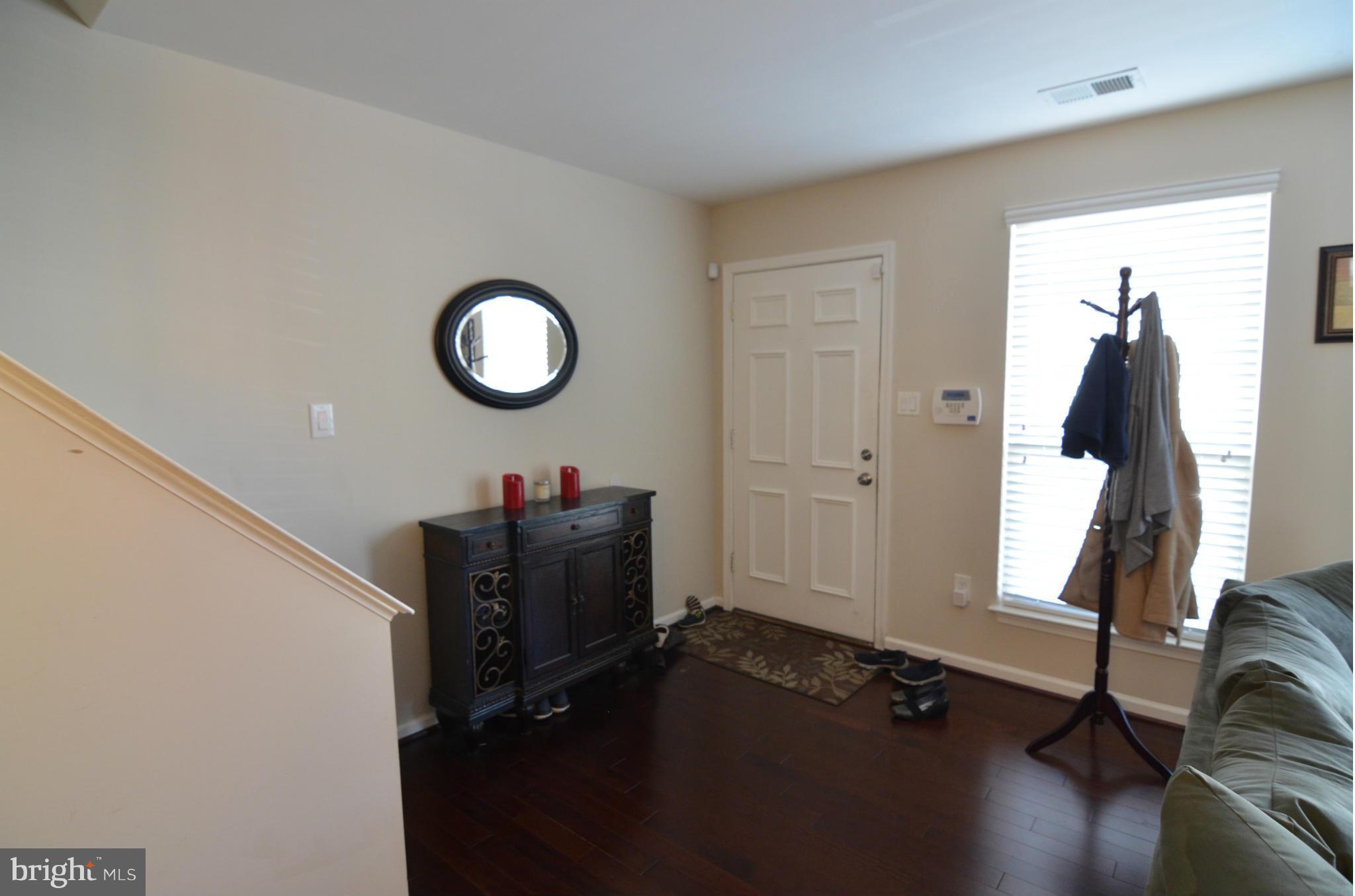 14817 Bolton Road Centreville, VA 20121 - Photo 2 of 27 Interior (General)