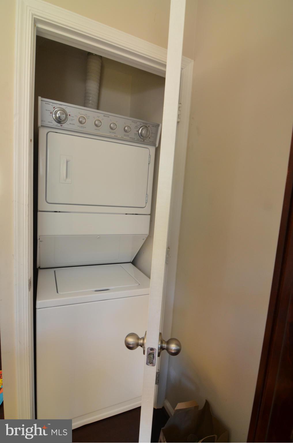 14817 Bolton Road Centreville, VA 20121 - Photo 12 of 27 Washer and Dryer main level