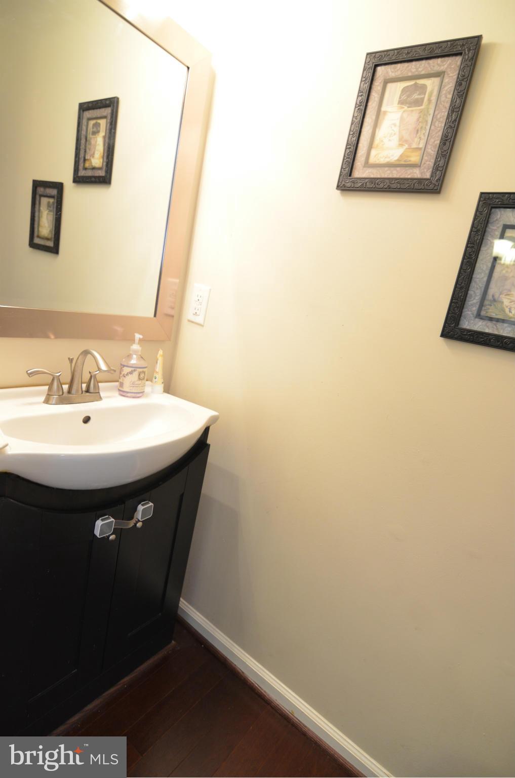 14817 Bolton Road Centreville, VA 20121 - Photo 13 of 27 Bath Main level
