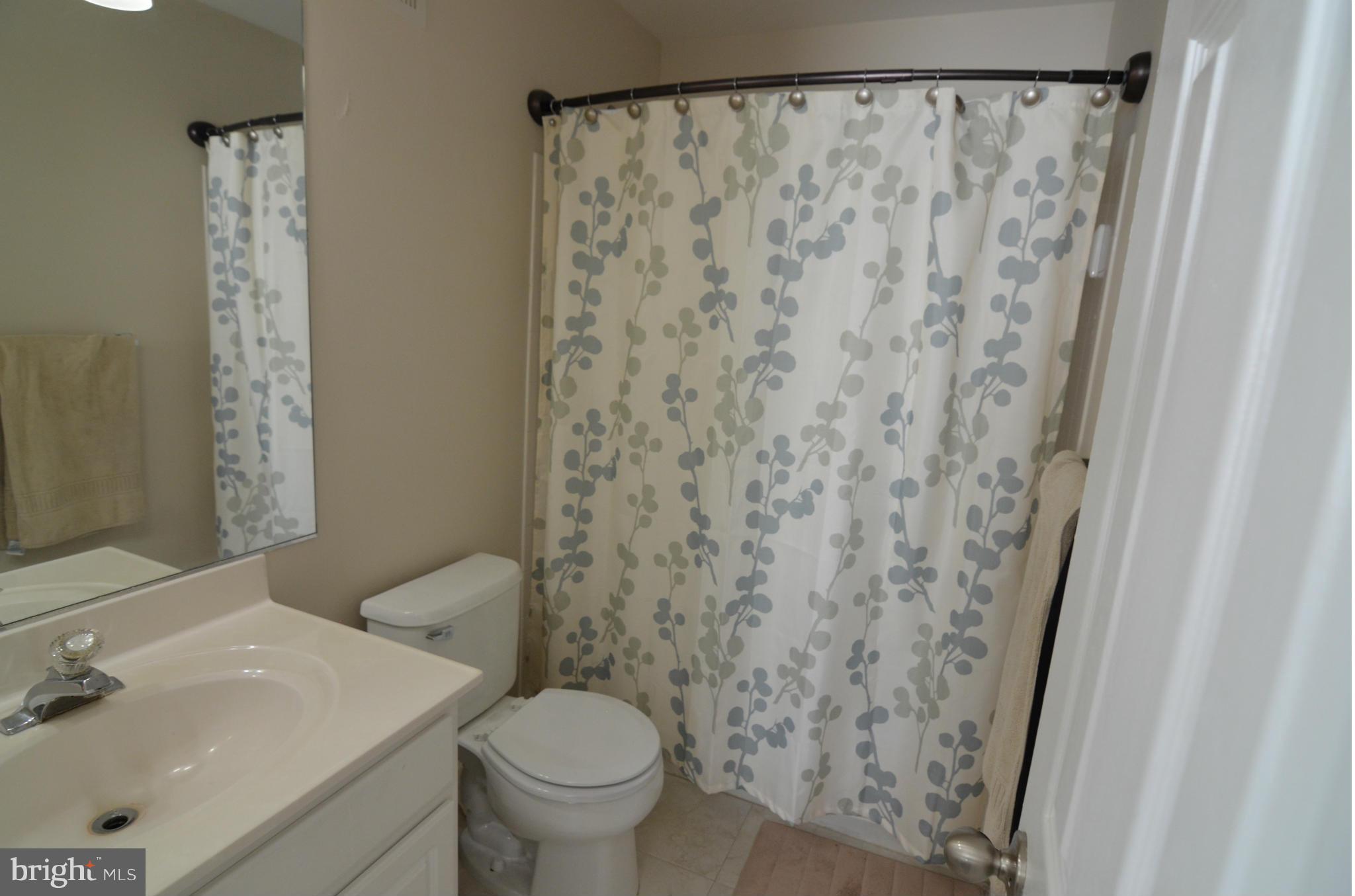 14817 Bolton Road Centreville, VA 20121 - Photo 17 of 27 Bath (Master)