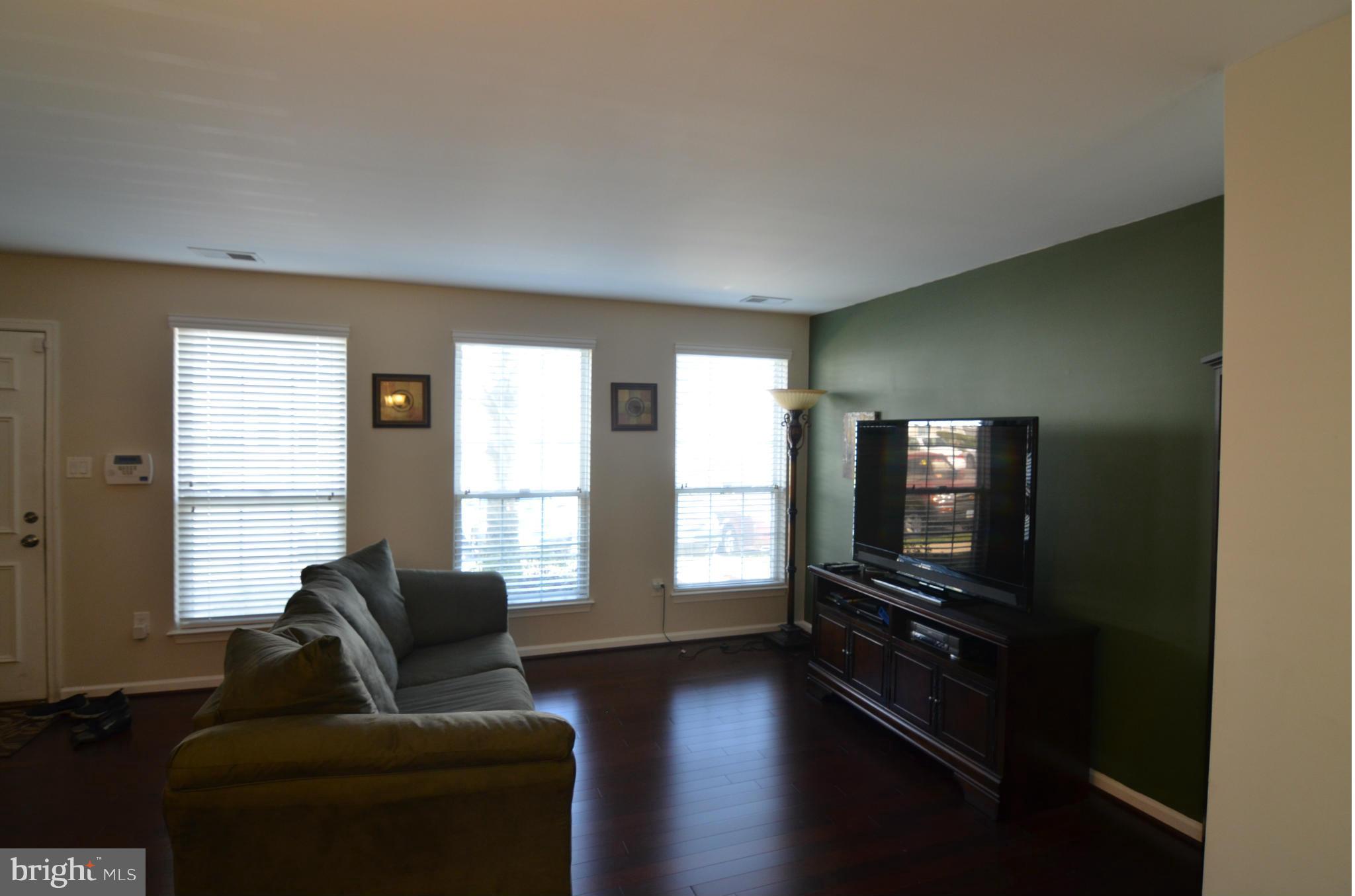 14817 Bolton Road Centreville, VA 20121 - Photo 3 of 27 Family Room