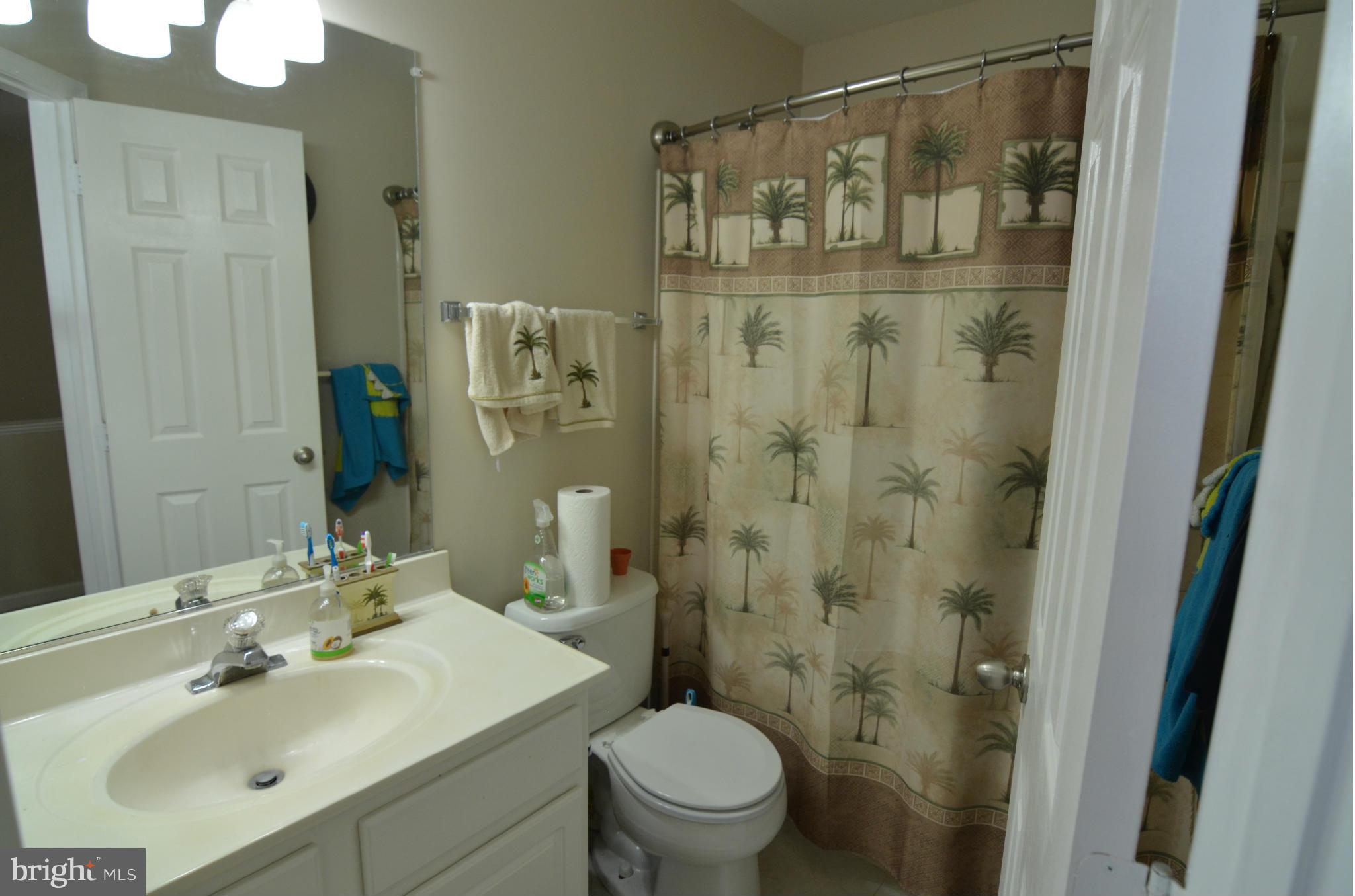 14817 Bolton Road Centreville, VA 20121 - Photo 23 of 27 Bath
