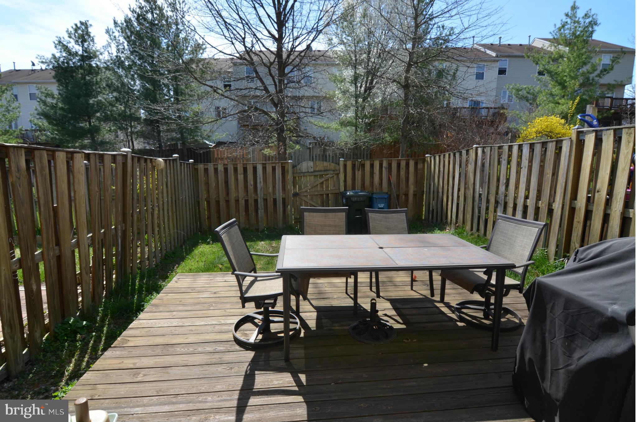 14817 Bolton Road Centreville, VA 20121 - Photo 27 of 27 Large fenced backyard