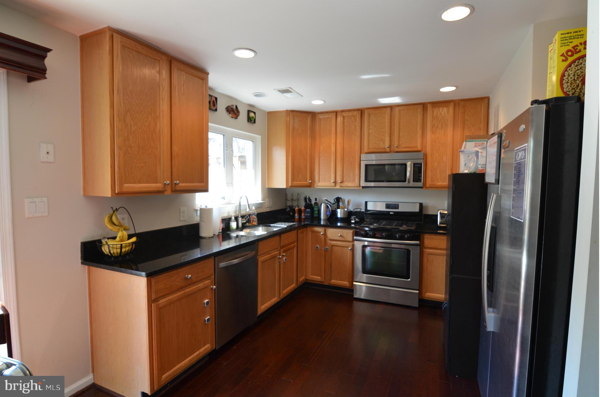 14817 Bolton Road Centreville, VA 20121 - Photo 8 of 27 Kitchen