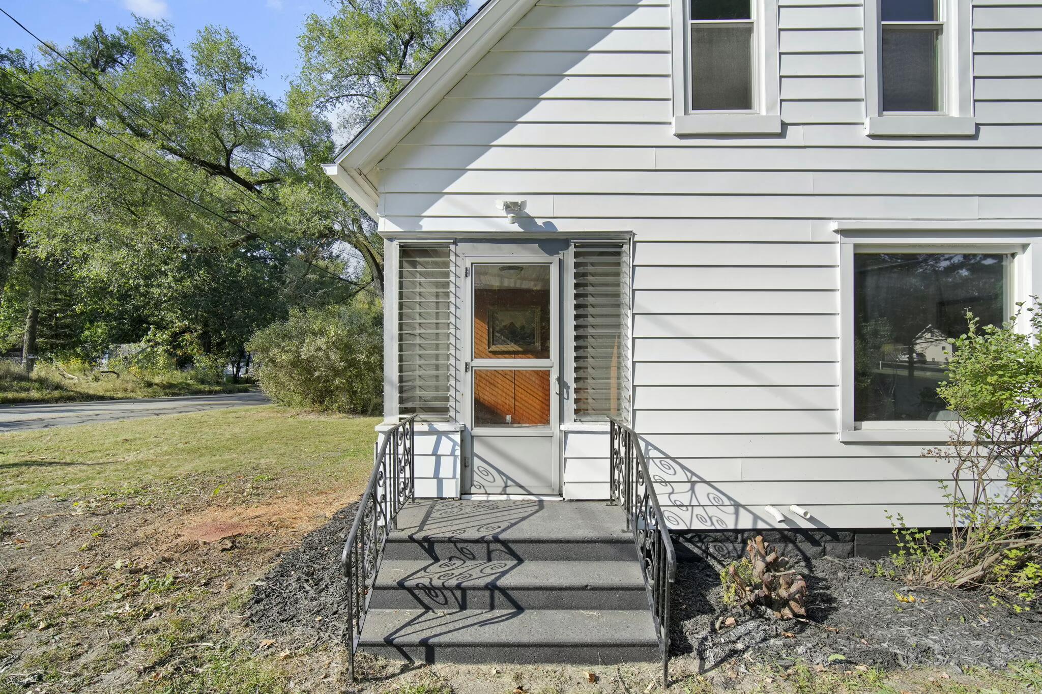 717 South Dettman Road Jackson, MI 49203 - Photo 4 of 44 4