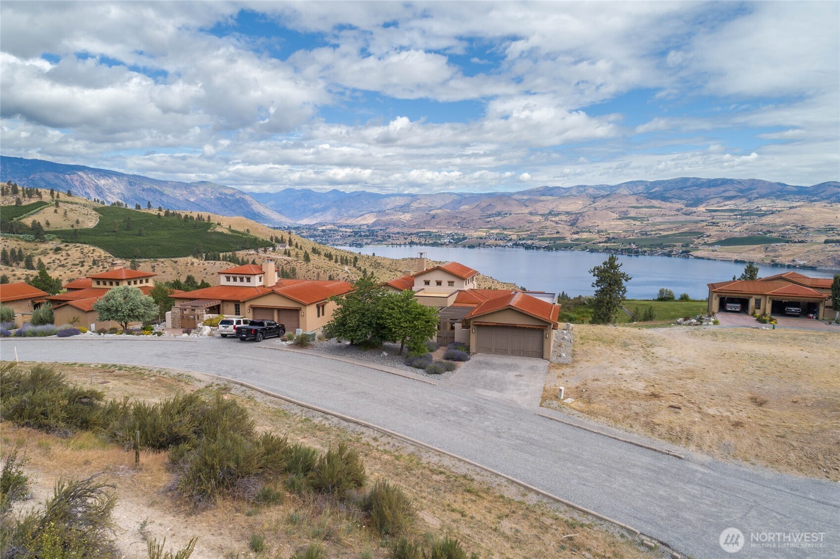227 Bandera Way Chelan, WA 98816 - Photo 2 of 10
