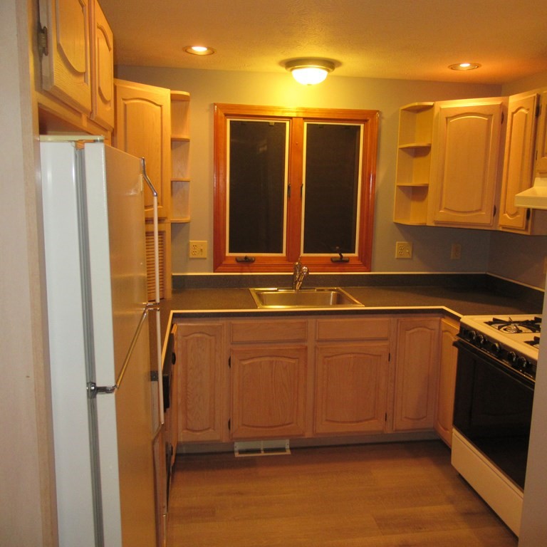 19 Haskell Road Pepperell, MA 01463 - Photo 32 of 40 a bathroom with a double vanity sink a mirror and a bathtub