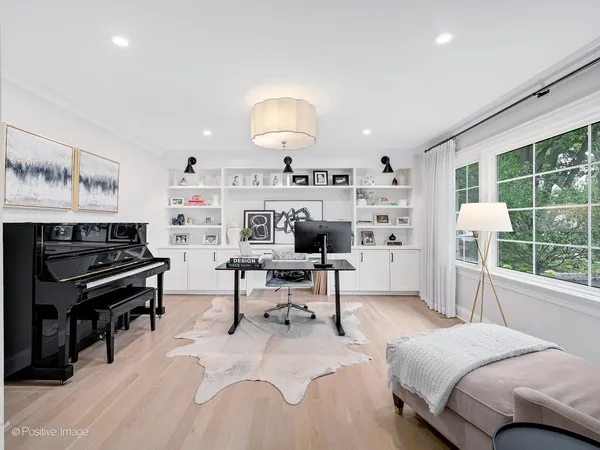 $1,299,000 | 222 Holmes Avenue, Clarendon Hills, IL 60514