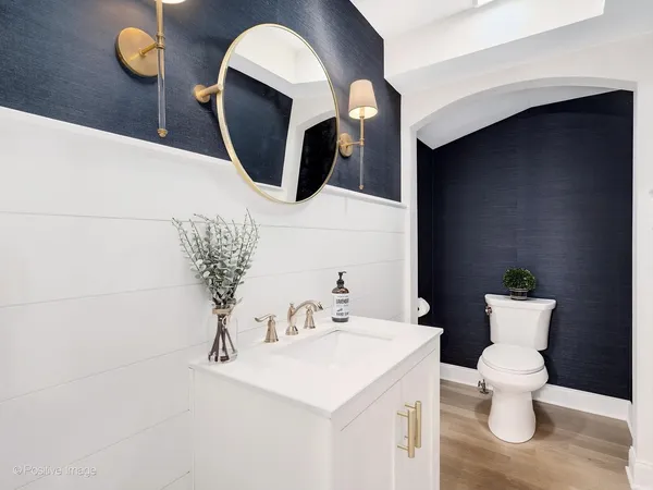 $1,299,000 | 222 Holmes Avenue, Clarendon Hills, IL 60514