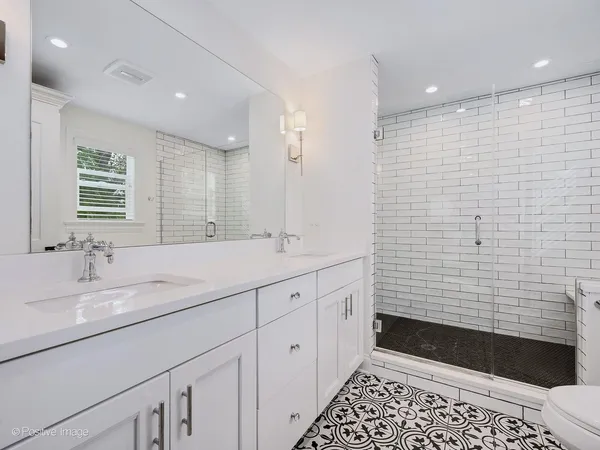 $1,299,000 | 222 Holmes Avenue, Clarendon Hills, IL 60514