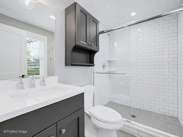 $1,299,000 | 222 Holmes Avenue, Clarendon Hills, IL 60514