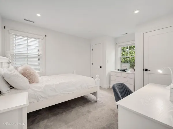 $1,299,000 | 222 Holmes Avenue, Clarendon Hills, IL 60514