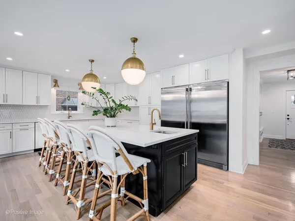 $1,299,000 | 222 Holmes Avenue, Clarendon Hills, IL 60514