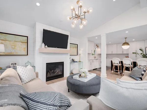 $1,299,000 | 222 Holmes Avenue, Clarendon Hills, IL 60514