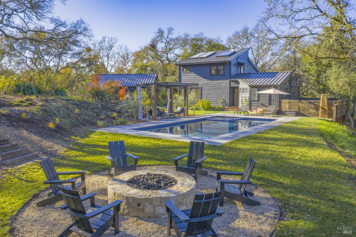 705 Chiquita Road Healdsburg, CA 95448 - Photo 1 of 72 Gallery Image 1