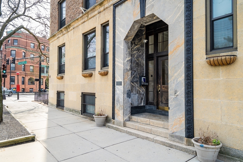 60 Charlesgate West, Unit BA Boston, MA 02215 - Photo 35 of 37 a view of a entryway of the house