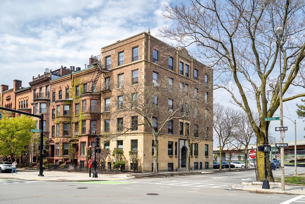 60 Charlesgate West, Unit BA Boston, MA 02215 - Photo 5 of 37 a front view of a building
