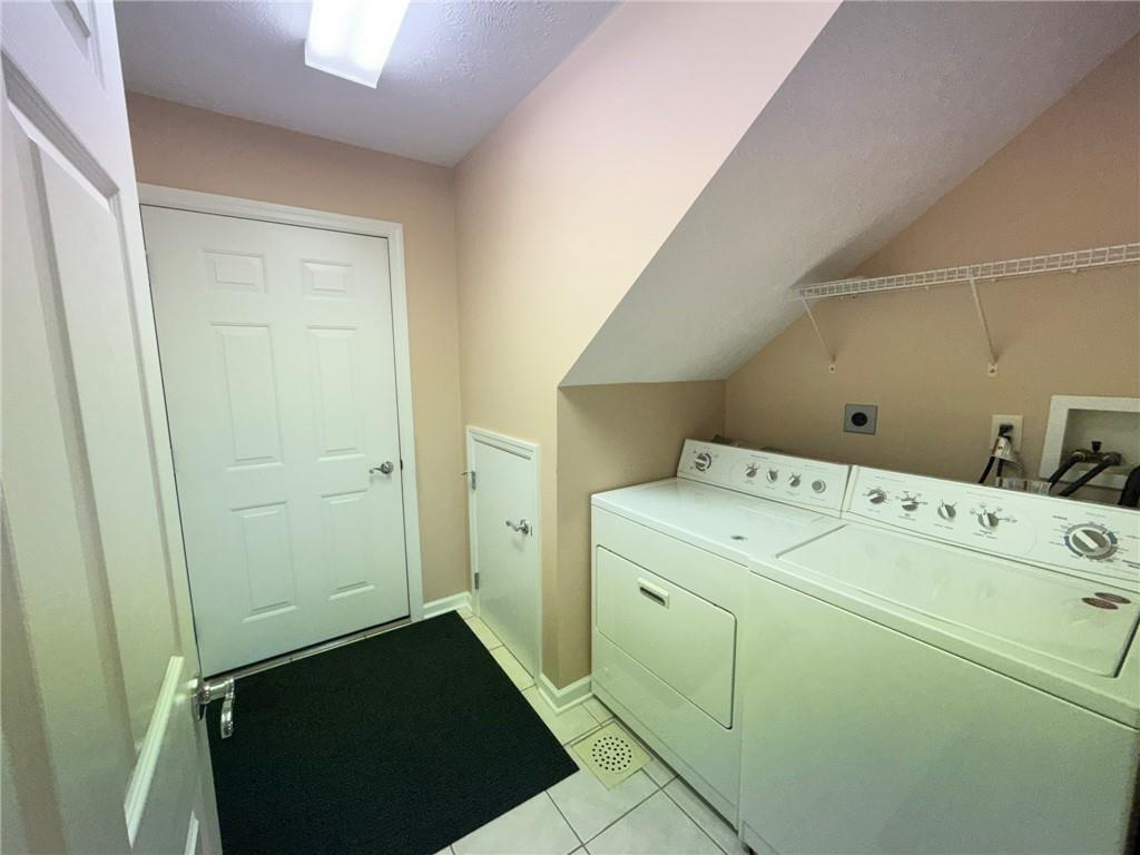 411 Chestnut Lane Apollo, PA 15613 - Photo 13 of 38 a utility room with dryer and washer