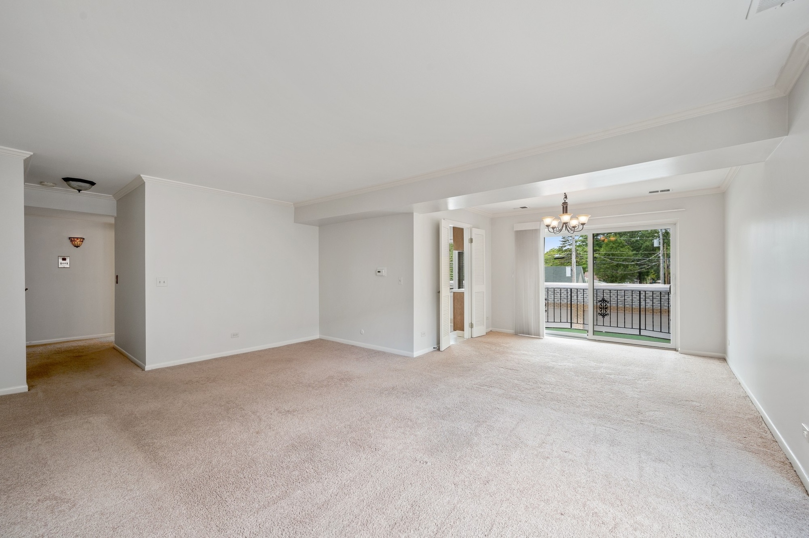 715 Ridge Road, Unit 2D Wilmette, IL 60091 - Photo 4 of 10 a view of a big room with windows and entryway of the house