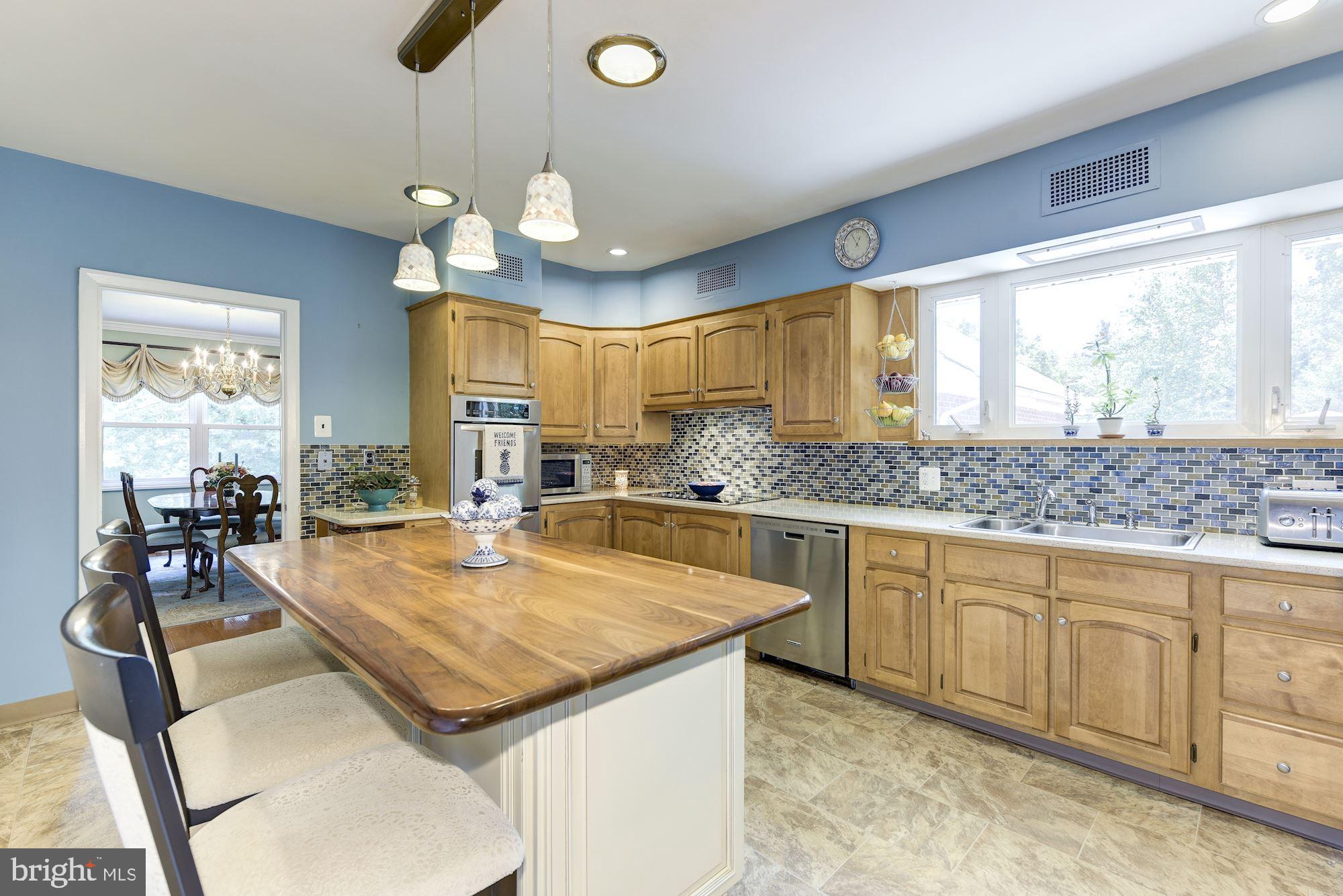 102 St Davids Road Cherry Hill, NJ 08002 - Photo 13 of 35 Open to Dining Rm