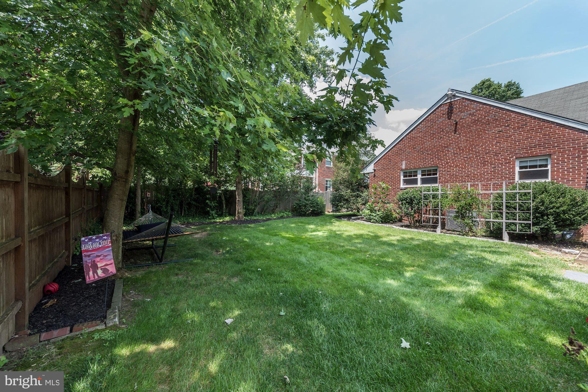 102 St Davids Road Cherry Hill, NJ 08002 - Photo 19 of 35 6 Ft Privacy Fence