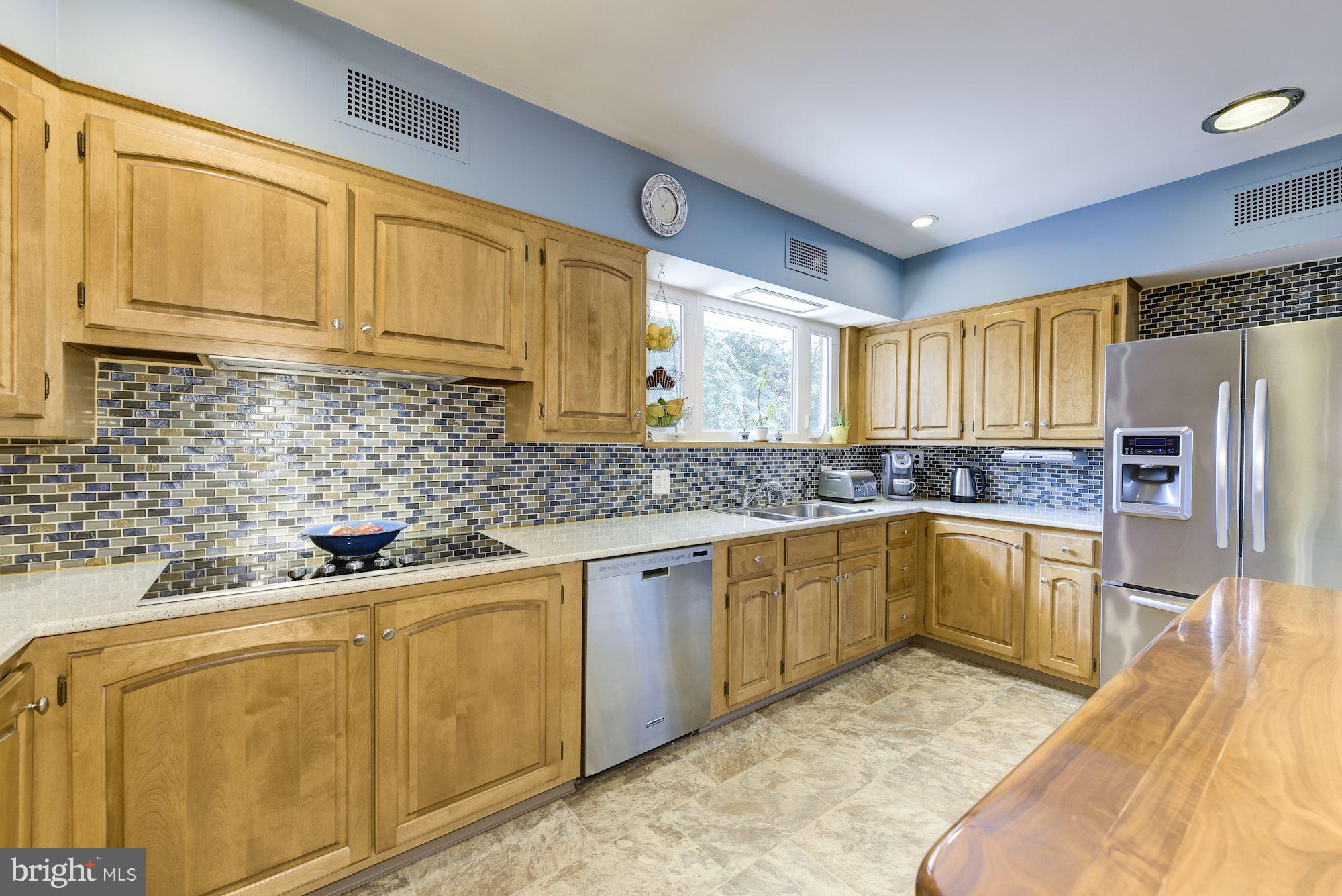 102 St Davids Road Cherry Hill, NJ 08002 - Photo 4 of 35 Quartz Glass Counters
