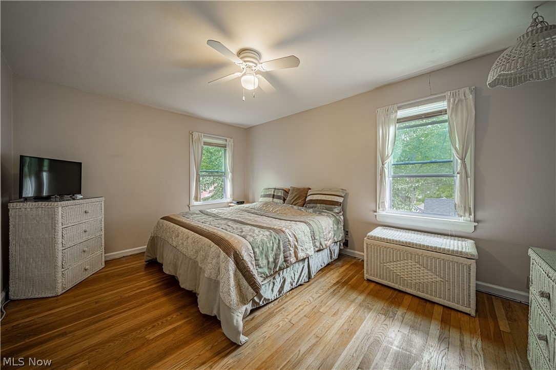 1329 Plainfield Road Cleveland, OH 44121 - Photo 9 of 28