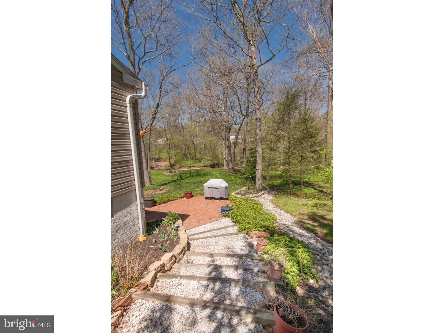 605 Linnet Road Norristown, PA 19403 - Photo 22 of 25 Exterior Side