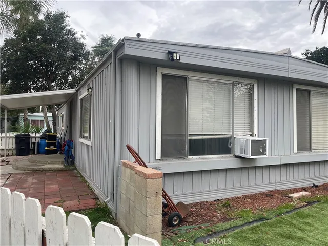 a view of a house with backyard and porch