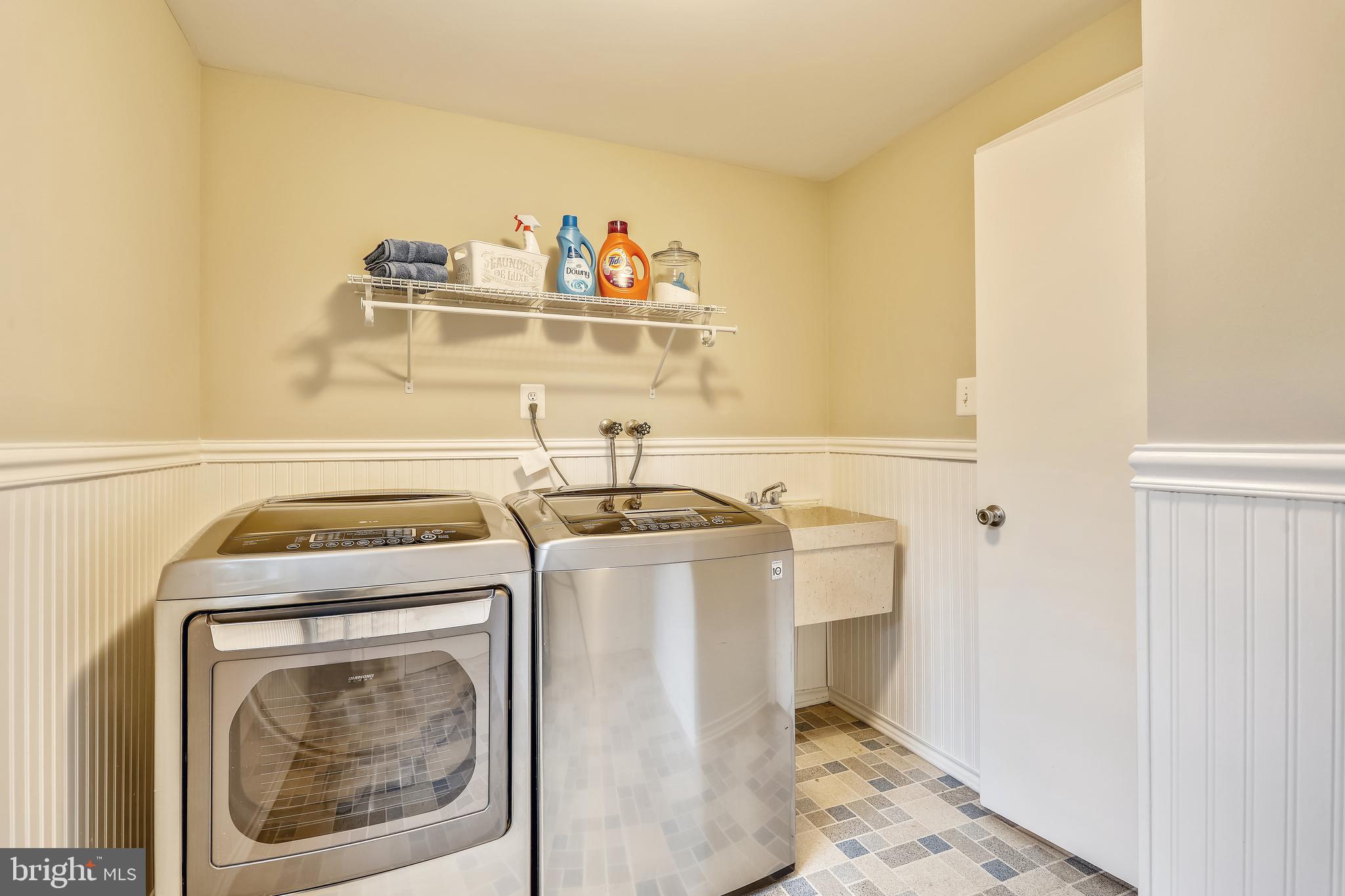 8821 Cold Spring Road Potomac, MD 20854 - Photo 13 of 33