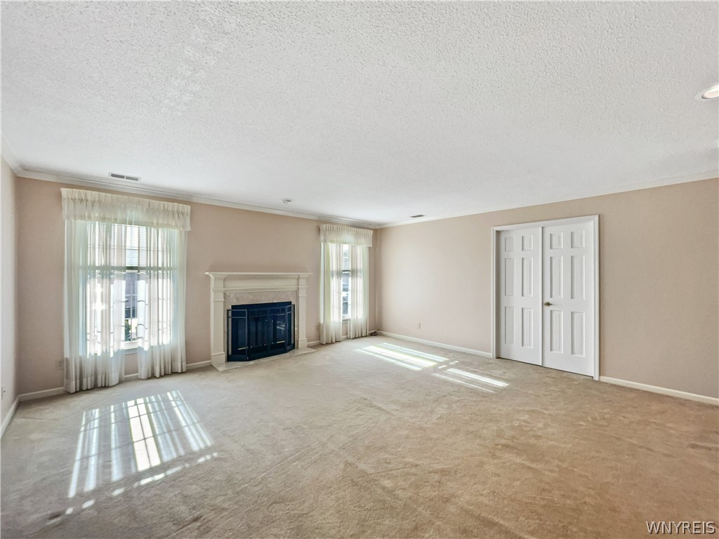 640 Youngs Road, Unit A Amherst, NY 14221 - Photo 12 of 34 Living room