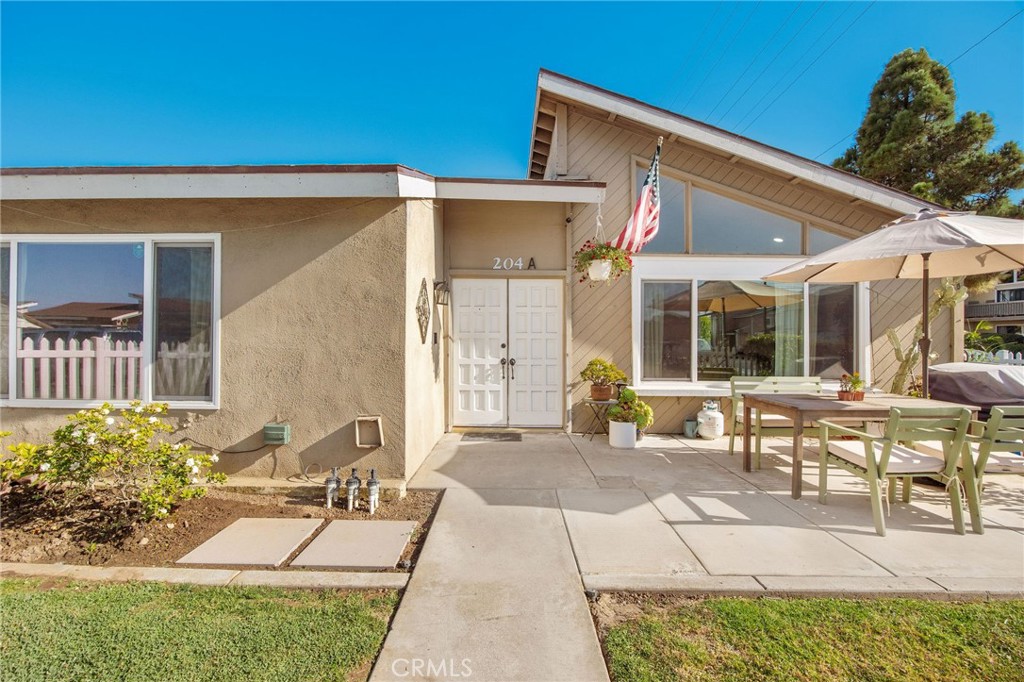 204 Springfield Avenue Huntington Beach, CA 92648 - Photo 1 of 40 Unit A - Yard