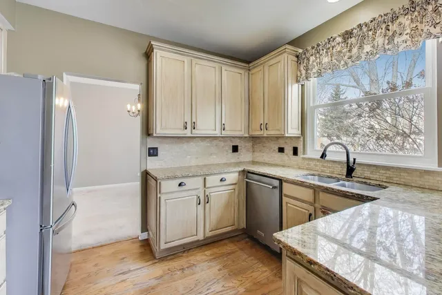 $3,400 | 410 Arlington Lane, Grayslake, IL 60030