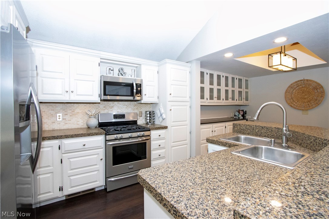 733 Phillips Road Northeast Massillon, OH 44646 - Photo 6 of 46
