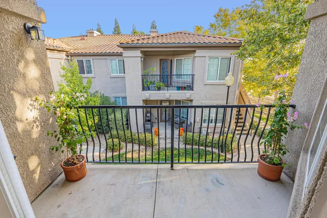 $299,500 | 4200 East Commerce Way, Unit 924, Sacramento, CA 95834