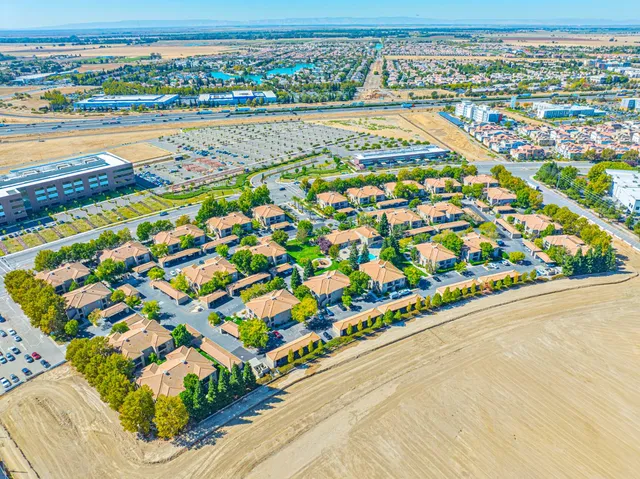 $299,500 | 4200 East Commerce Way, Unit 924, Sacramento, CA 95834