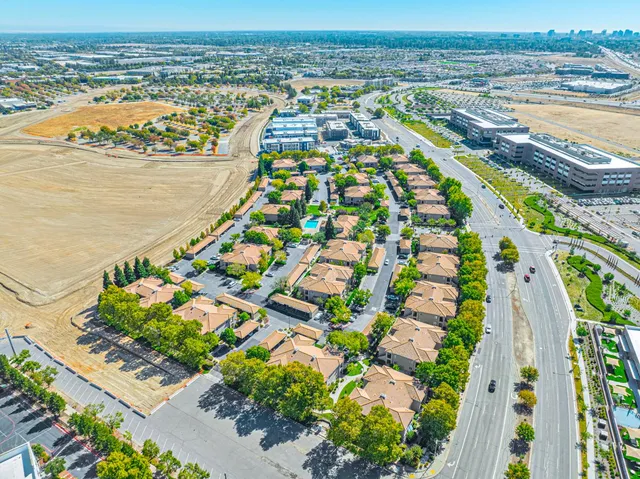 $299,500 | 4200 East Commerce Way, Unit 924, Sacramento, CA 95834