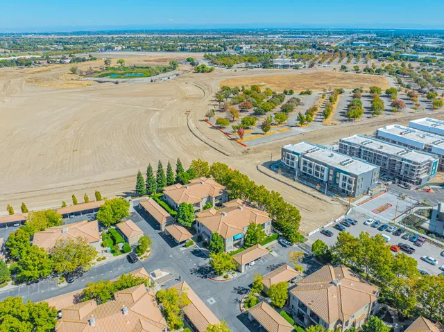 $299,500 | 4200 East Commerce Way, Unit 924, Sacramento, CA 95834