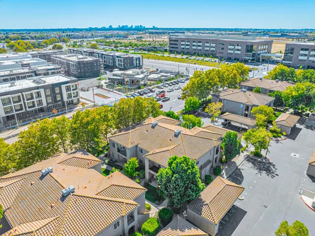 $299,500 | 4200 East Commerce Way, Unit 924, Sacramento, CA 95834