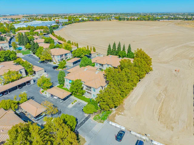 $299,500 | 4200 East Commerce Way, Unit 924, Sacramento, CA 95834