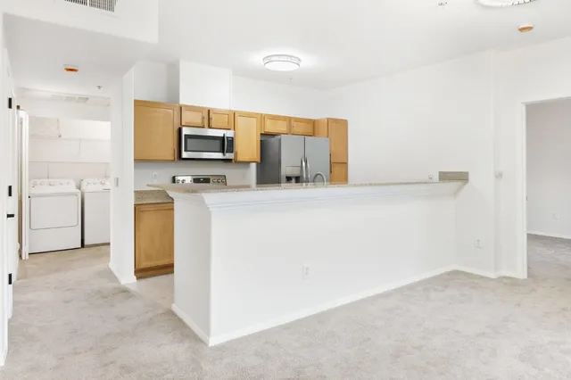 $299,500 | 4200 East Commerce Way, Unit 924, Sacramento, CA 95834