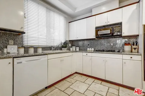 $1,088,000 | 11952 Montana Avenue, Unit 303, Los Angeles, CA 90049