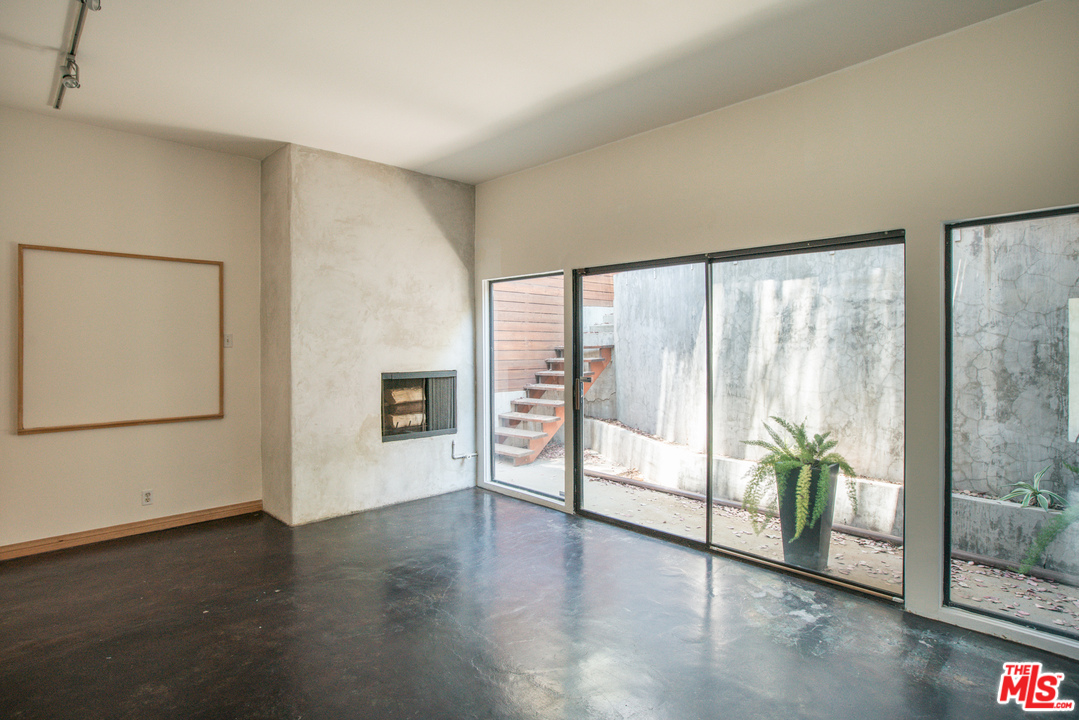 8529 Ridpath Drive Los Angeles, CA 90046 - Photo 2 of 20 Gallery Image 2