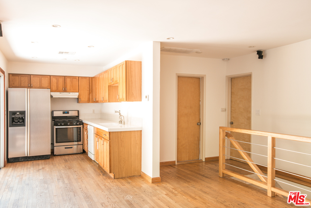 8529 Ridpath Drive Los Angeles, CA 90046 - Photo 11 of 20 Gallery Image 11