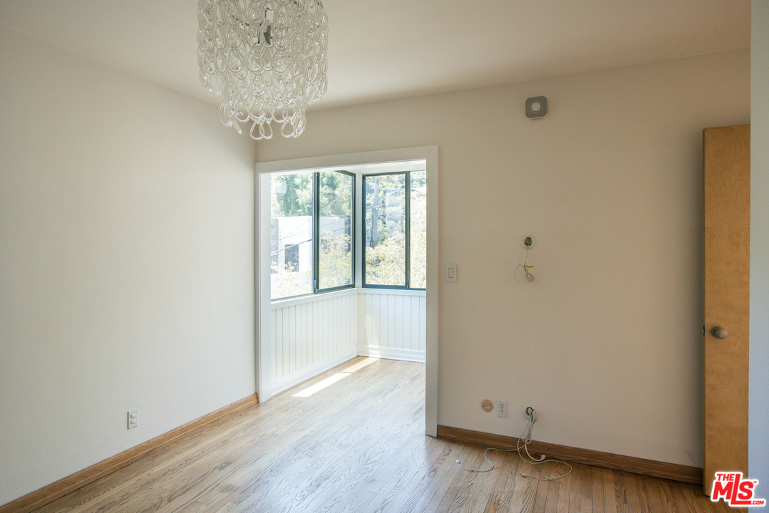 8529 Ridpath Drive Los Angeles, CA 90046 - Photo 16 of 20 Gallery Image 16