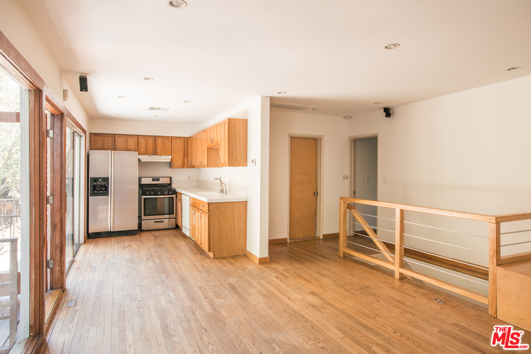 8529 Ridpath Drive Los Angeles, CA 90046 - Photo 9 of 20 Gallery Image 9