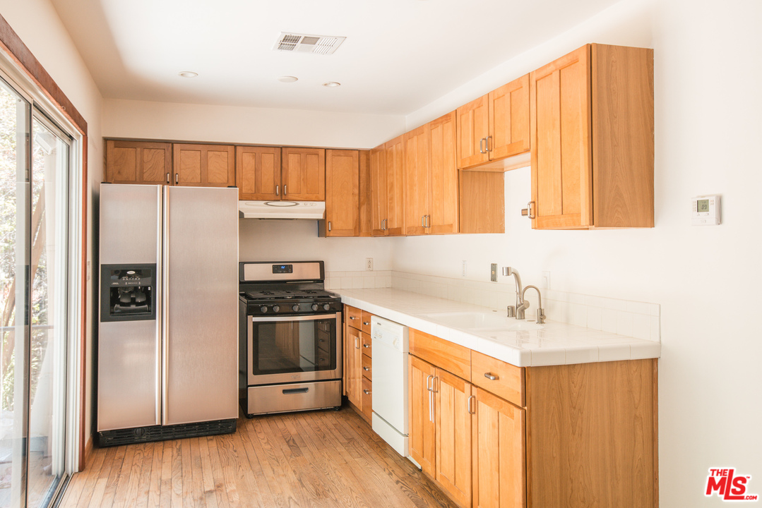 8529 Ridpath Drive Los Angeles, CA 90046 - Photo 10 of 20 Gallery Image 10